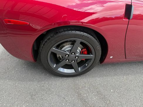 Used 2007 Chevrolet Corvette Coupe w/ Performance Package RWD image 13