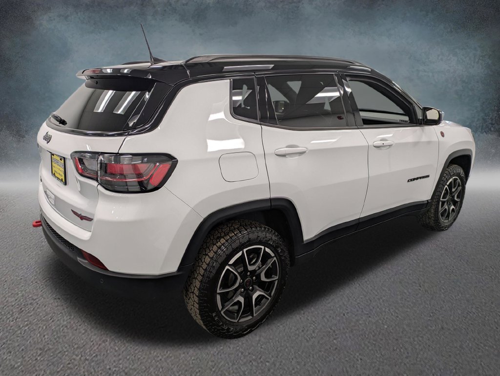 Used 2025 Jeep Compass Trailhawk w/ Trailhawk Elite Group AWD/4WD image 4