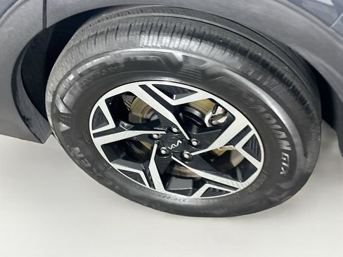Used 2024 Kia Sportage LX image 11