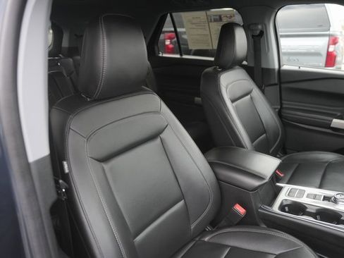 Certified 2022 Ford Explorer XLT w/ Equipment Group 202A image 21