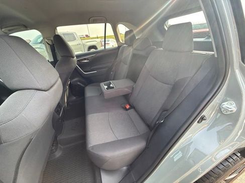 Used 2021 Toyota RAV4 XLE AWD/4WD image 16