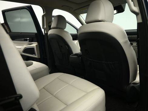 Certified 2024 Kia Telluride EX w/ EX Captain's Chair Package FWD image 61