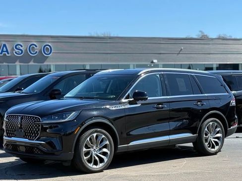 Used 2025 Lincoln Aviator Reserve w/ Illumination Package image 35
