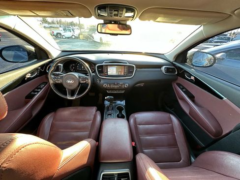 Used 2017 Kia Sorento SX image 2