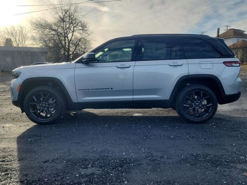 New 2025 Jeep Grand Cherokee Limited w/ Trailer Tow Package image 8
