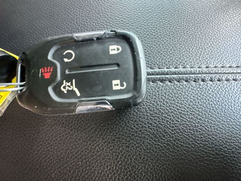 Used 2023 GMC Terrain SLE w/ Driver Convenience Package FWD image 28