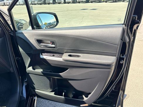 Used 2025 Toyota Sienna XLE Woodland Edition AWD/4WD image 17