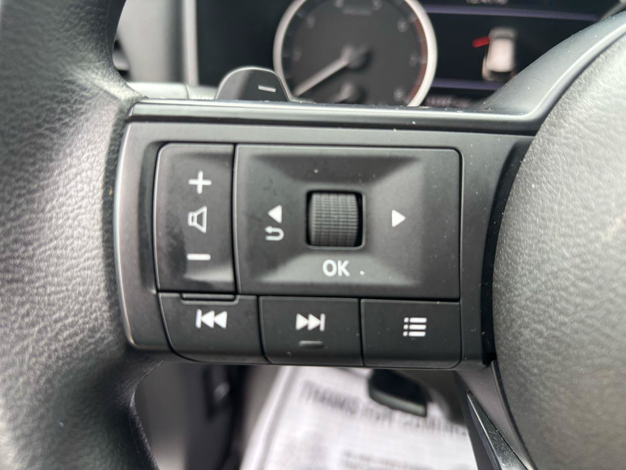Used 2023 Nissan Rogue S AWD/4WD image 16