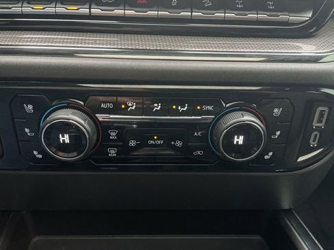 Used 2024 Chevrolet Silverado 1500 ZR2 w/ Technology Package image 18