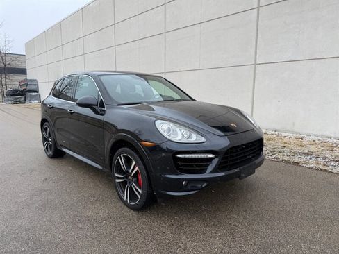 Used 2014 Porsche Cayenne Turbo S image 11