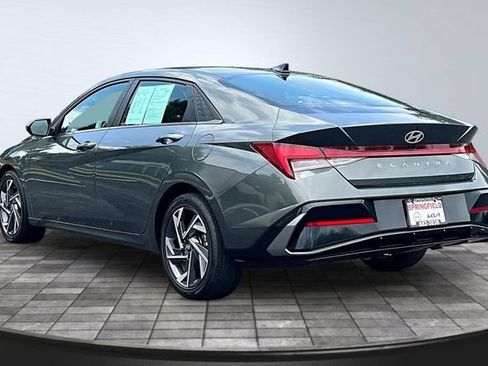 Used 2025 Hyundai Elantra SEL FWD image 4