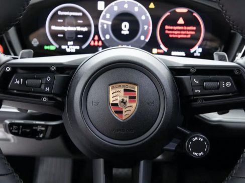 Certified 2025 Porsche Cayenne image 14