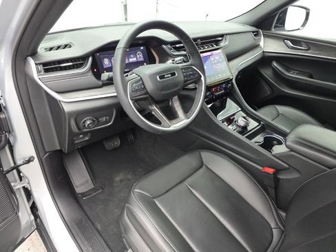 Used 2025 Jeep Grand Cherokee L Limited w/ Luxury Tech Group II image 14