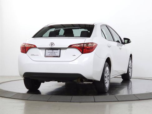 Used 2018 Toyota Corolla LE FWD image 8