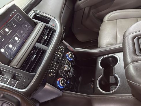 Used 2022 GMC Yukon XL SLT w/ SLT Luxury Package image 20