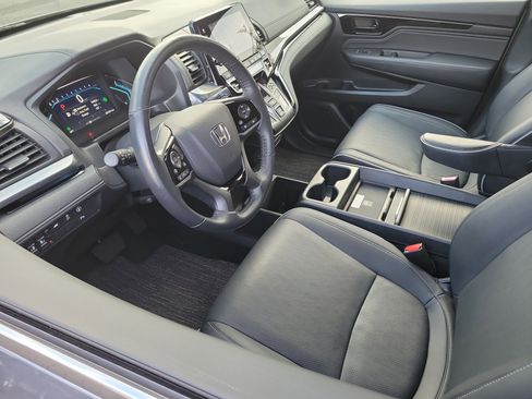 Used 2023 Honda Odyssey Elite image 5