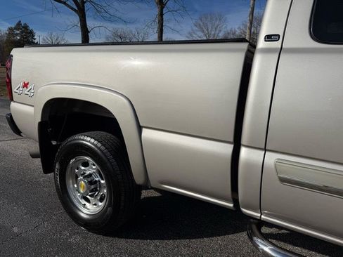 Used 2005 Chevrolet Silverado 2500 LS image 11