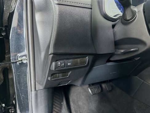 Certified 2025 Toyota Corolla Cross XLE FWD image 9