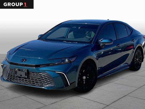 Used 2025 Toyota Camry XSE image 1