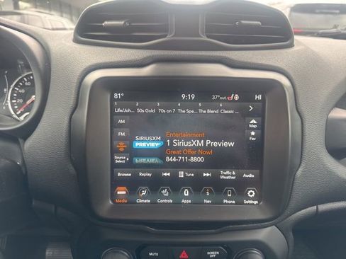 Used 2023 Jeep Renegade Latitude w/ Premium Group image 16