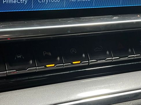 Used 2023 Chevrolet Silverado 1500 High Country image 36