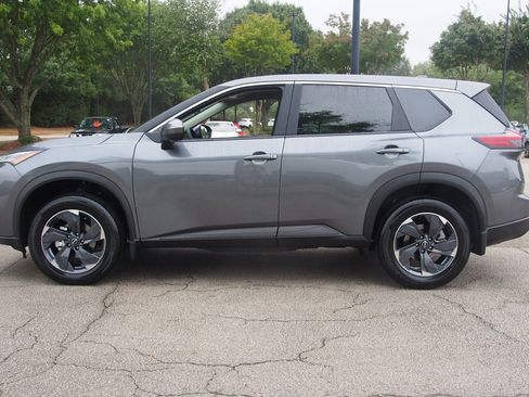 Used 2026 Nissan Rogue SV FWD image 4