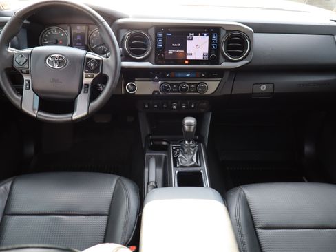 Used 2018 Toyota Tacoma TRD Off-Road w/ TRD Premium Off Road Package image 23