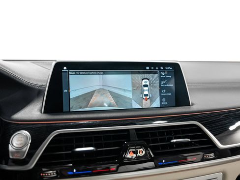 Used 2022 BMW 750i xDrive w/ M Sport Package image 49