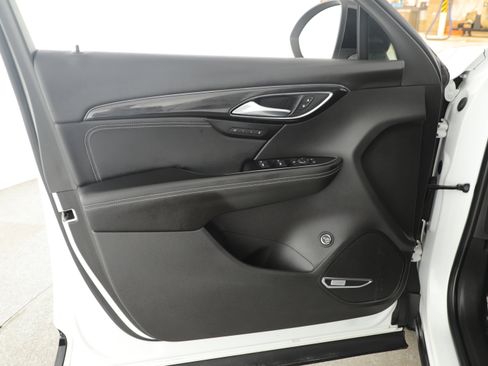 Used 2022 Buick Envision Essence w/ Technology Package II image 6