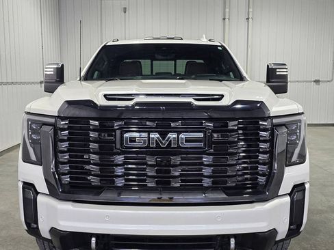 Used 2024 GMC Sierra 2500 Denali Ultimate AWD/4WD image 3