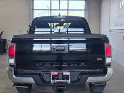 Used 2023 Toyota Tacoma TRD Off-Road image 4