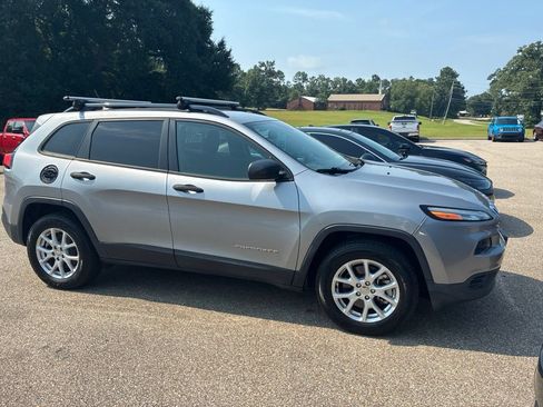 Used 2016 Jeep Cherokee Sport AWD/4WD image 2