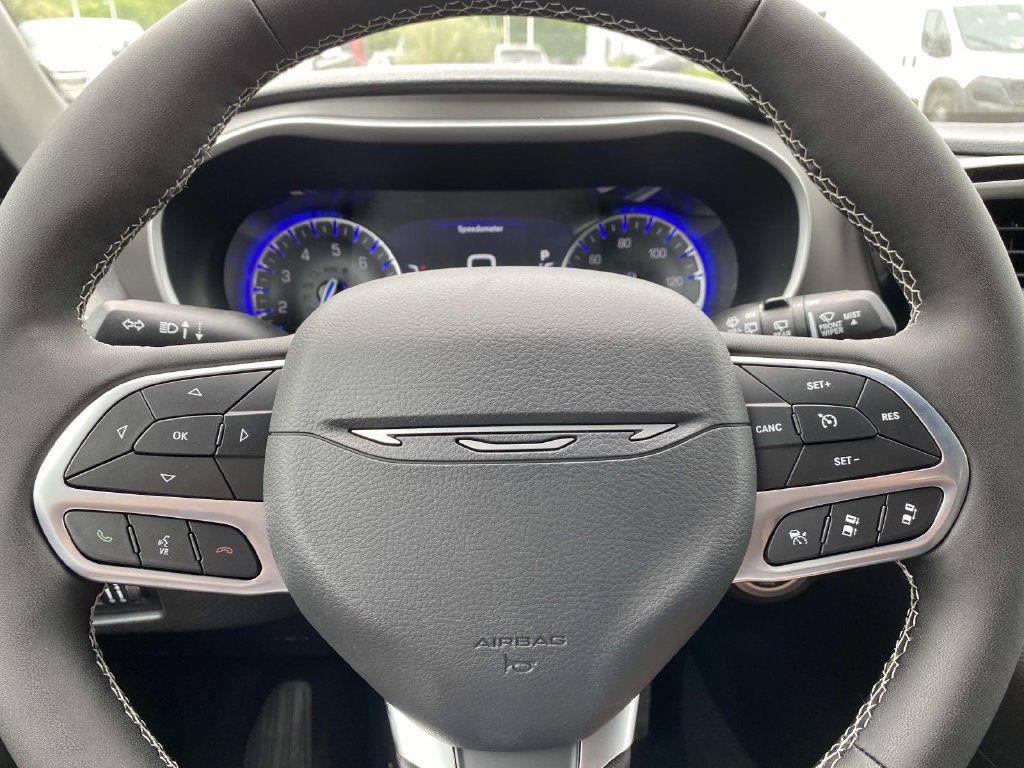 New 2027 Chrysler Pacifica Select FWD image 13