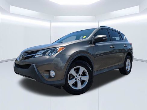 Used 2014 Toyota RAV4 XLE FWD image 2