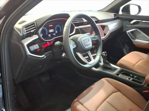 Certified 2025 Audi Q3 2.0T Premium image 9