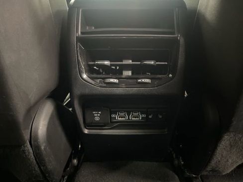 Used 2023 Jeep Grand Cherokee Limited image 34