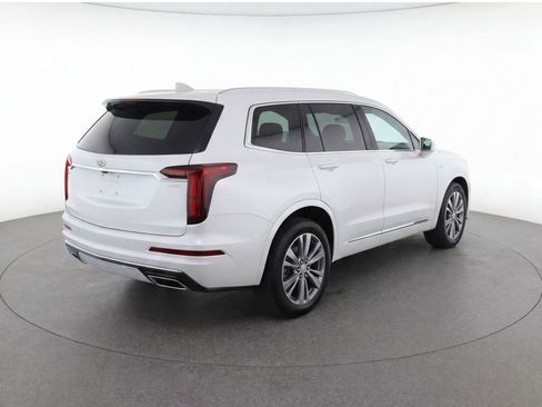 Certified 2024 Cadillac XT6 Premium Luxury w/ Technology Package FWD image 3