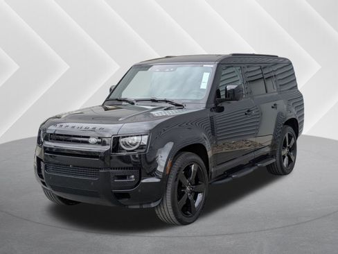 Used 2025 Land Rover Defender 130 X-Dynamic SE image 1