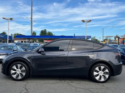 Used 2024 Tesla Model Y Long Range AWD/4WD image 19
