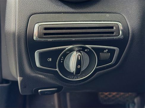 Used 2019 Mercedes-Benz C 300 4MATIC Sedan image 11