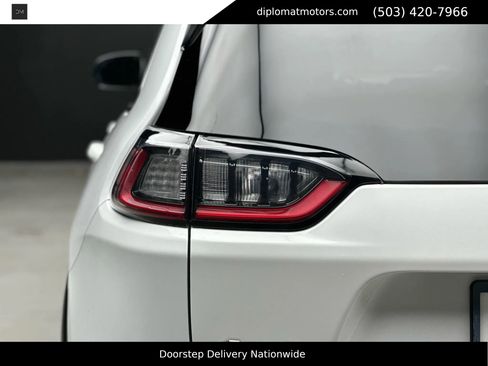 Used 2019 Jeep Cherokee Limited image 14