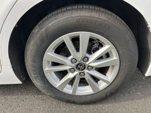 Used 2025 Toyota Camry LE image 29