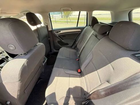 Used 2016 Volkswagen Golf S image 9