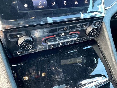 New 2025 Jeep Grand Cherokee L Altitude image 18