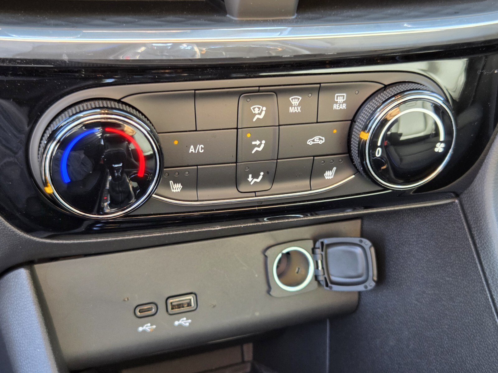Used 2026 Buick Encore GX Sport Touring w/ Advanced Technology Package FWD image 27