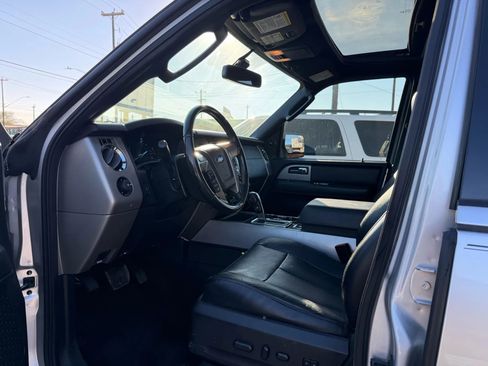 Used 2017 Ford Expedition Limited w/ Equipment Group 301A image 7