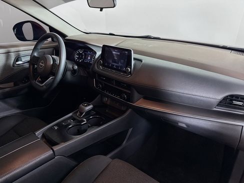 Used 2023 Nissan Rogue SV image 34