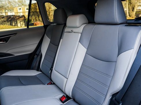 Used 2021 Toyota RAV4 XLE Premium image 16