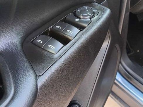 Used 2024 Chevrolet Equinox LT image 11