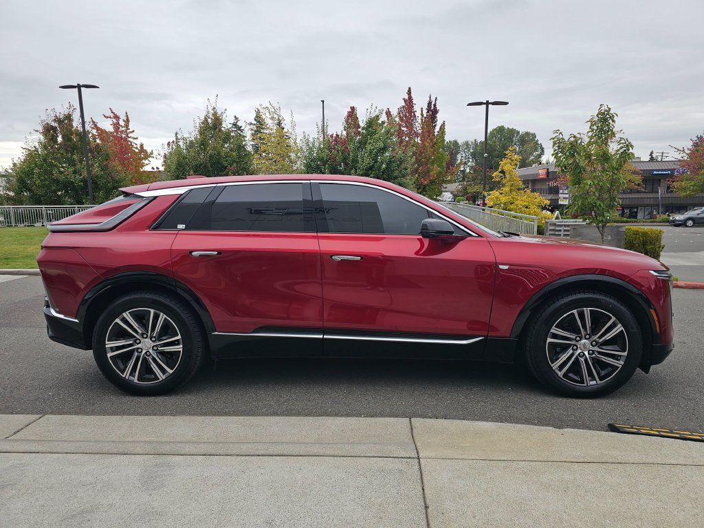 Certified 2024 Cadillac Lyriq Luxury AWD/4WD image 8